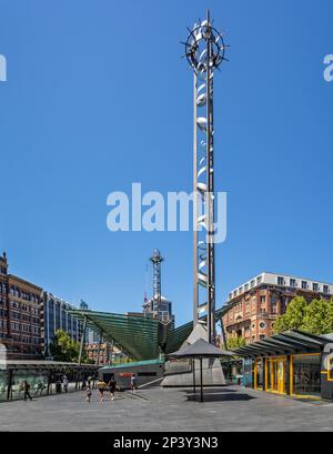 Sculptures modernes en métal léger sur la place du chemin de fer, dans le centre de Sydney, en Australie, le 28 décembre 2022 Banque D'Images