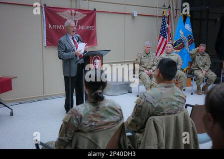 Aujourd'hui, l'Hôpital communautaire de l'Armée de terre de Blanchfield a célébré les 122 ans du corps d'infirmières de l'Armée par une cérémonie avec un conférencier invité spécial, le colonel (retraité) John Hudock, ancien chef adjoint du corps d'infirmières de l'Armée de terre. Banque D'Images