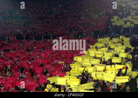 Rome, Italie. 05th mars 2023. Les fans roms attendent le début du match de football de la série A entre Roma et Juventus au stade olympique de Rome, Rome, Italie, 05 mars 2023. Crédit: Riccardo de Luca - mise à jour des images/Alamy Live News Banque D'Images