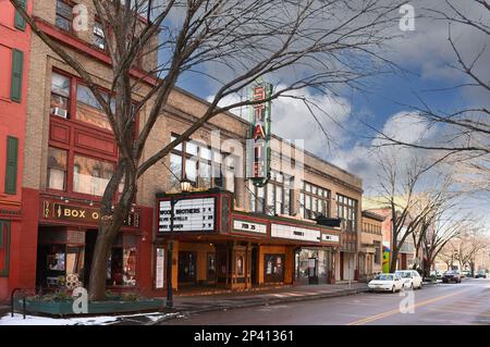 ITHACA, NEW YORK - 26 FÉVRIER 2023 : le théâtre national du centre-ville d'Ithaca, près des communes. Banque D'Images