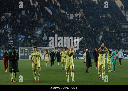 Bergame, Italie. 04th mars 2023. Italie, Bergame, 4 mars 2023: Les joueurs d'Udinese saluent les fans dans les stands à la fin du match de football ATALANTA vs UDINESE, série A Tim 2022-2023 jour 25 au stade Gewiss. (Photo de Fabrizio Andrea Bertani/Pacific Press/Sipa USA) crédit: SIPA USA/Alay Live News Banque D'Images