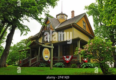 Construite en 1867 pour un homme d'affaires de Summerside, cette maison historique abrite aujourd'hui le centre culturel Lefurgey, lieu d'activités artistiques et culturelles. Banque D'Images