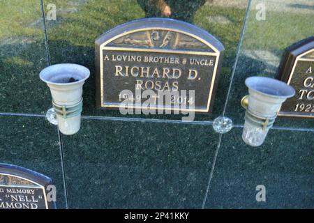 Long Beach, Californie, États-Unis 2nd mars 2023 tombe du musicien Rick Rosas au cimetière All Souls de 2 mars 2023 à long Beach, Californie, États-Unis. Photo par Barry King/Alay stock photo Banque D'Images