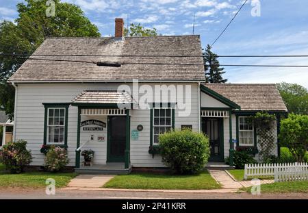Lucy Maud Montgomery, auteure d'Anne of Green Gables, est née dans cette maison de New London, à l'Île-du-Prince-Édouard, en 1874. Il est maintenant ouvert au public en tant que musée. Banque D'Images