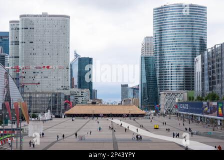 Paris, France - 5 juin 2022 : la place de la Défense Banque D'Images