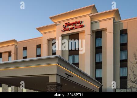 Hampton Inn & Suites au coucher du soleil à Snellville, Géorgie. (ÉTATS-UNIS) Banque D'Images