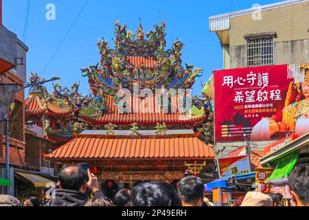 COMTÉ DE MIAOLI, TAÏWAN - MARS 5 2023. Le temple gongtien de Baishatun, qui est prospère et bien connu loin et large, est toujours bondé d'un larg Banque D'Images