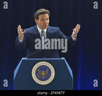 Simi Valley, Californie, États-Unis. 05th mars 2023. Gov. Floride Ron DeSantis s'adresse dimanche à 5 mars 2023 à la bibliothèque présidentielle Ronald Reagan dans la vallée de Simi, en Californie. Alors qu'il se dirige vers la course à la présidence de 2024, DeSantis a fait un pèlerinage à la bibliothèque, où les Républicains ont accusé les dirigeants des États bleus comme la Californie d'être des « politiciens de confinement » et ont accusé que la crise du coronavirus du pays a créé « un grand test dans la gouvernance des philosophies. Crédit : UPI/Alay Live News Banque D'Images