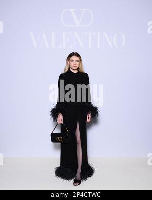 Emma Chamberlain attending the Louis Vuitton Womenswear Fall/Winter 2022/ 2023 show as part of Paris Fashion Week in Paris, France on March 07, 2022.  Photo by Aurore Marechal/ABACAPRESS.COM Stock Photo - Alamy