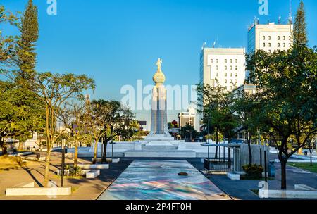 Statue de Jésus-Criste sur le globe, Monument du Divin Sauveur du monde à San Salvador, El Salvador, Amérique centrale Banque D'Images