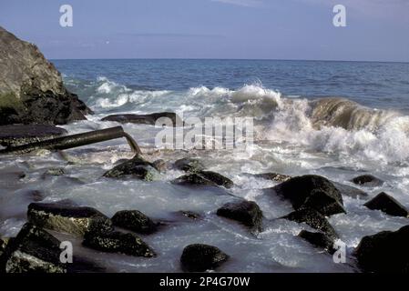 Rejet d'eaux usées dans la mer, Méditerranée, Espagne Banque D'Images