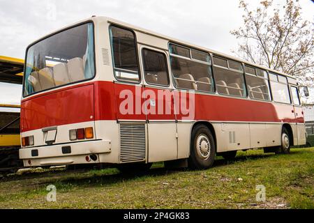 Vieux bus d'époque de l'ancien est Banque D'Images