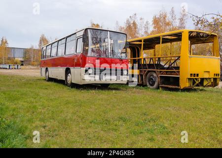 Vieux bus d'époque de l'ancien est Banque D'Images