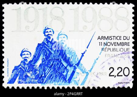 MOSCOU, RUSSIE - 15 FÉVRIER 2023 : le timbre-poste imprimé en France montre le 70th anniversaire de l'armistice de la première Guerre mondiale, vers 1988 Banque D'Images