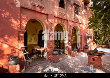 Inde, Rajasthan, Bikaner, Bhairon Vilas Heritage Hotel, chambre donnant sur le jardin Banque D'Images