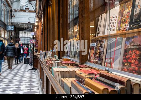 La librairie antique Librairie du passage dans le passage Jouffroy, 9th arrondissement de Paris. Banque D'Images