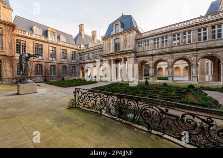 La cour du jardin au Musée Carnavalet à Paris, France. Banque D'Images