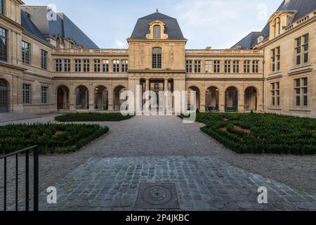 La cour du jardin au Musée Carnavalet à Paris, France. Banque D'Images