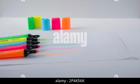 marqueurs de couleur sur fond blanc Banque D'Images