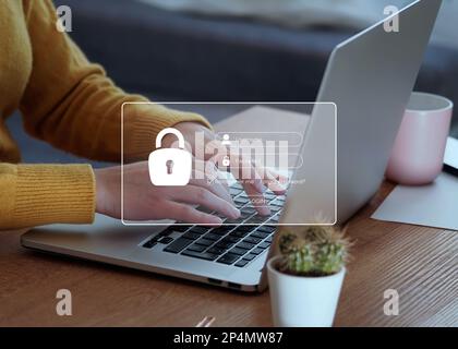 Concept de cyber-sécurité, femme dactylographiant à la main sur le clavier avec login et mot de passe sur l'écran d'affichage. Protection des données et accès Internet sécurisé. Banque D'Images