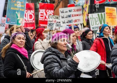 « Million Women Rise », marche annuelle contre la violence faite aux femmes, Londres, Royaume-Uni 04/03/2023 Banque D'Images