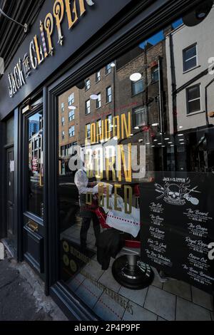 Jack The Clipper Barbers Shop, Toynbee Street, Londres E1 Banque D'Images