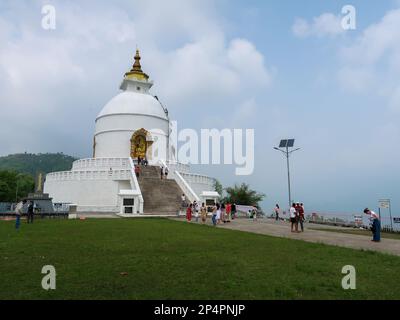 La pagode de la paix mondiale à Pokhara au Népal Banque D'Images