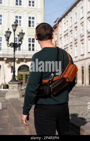 Trois sacs de ceinture de sécurité en cuir noir pour hommes Banque D'Images