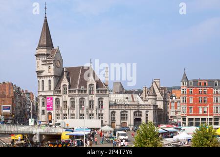 Liège, Belgique - 27 août 2017 : le Grand poste de Liège est un bâtiment public construit entre 1896 et 1901, rue de la Régence, dans le centre-ville de L Banque D'Images