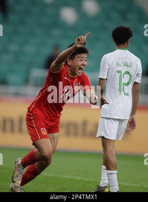 Tachkent, Ouzbékistan. 6th mars 2023. Xu Bin (L) de Chine célèbre les scores de la coupe asiatique U20 de l'AFC à Tachkent, en Ouzbékistan, au 6 mars 2023, lors du match du Groupe D entre la Chine et l'Arabie saoudite. Credit: Che Zhouyong/Xinhua/Alay Live News Banque D'Images