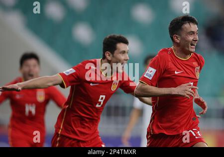 Tachkent, Ouzbékistan. 6th mars 2023. Mutalifu Yimingkari (1st R) de Chine célèbre les scores de la coupe asiatique U20 de la FAA à Tachkent, en Ouzbékistan, au 6 mars 2023, lors du match du Groupe D entre la Chine et l'Arabie saoudite. Credit: Che Zhouyong/Xinhua/Alay Live News Banque D'Images