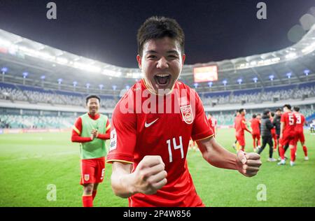 Tachkent, Ouzbékistan. 6th mars 2023. Xu Bin (devant) de Chine célèbre après avoir remporté le match du Groupe D entre la Chine et l'Arabie Saoudite de la coupe asiatique U20 de l'AFC à Tachkent, Ouzbékistan, 6 mars 2023. Credit: Che Zhouyong/Xinhua/Alay Live News Banque D'Images