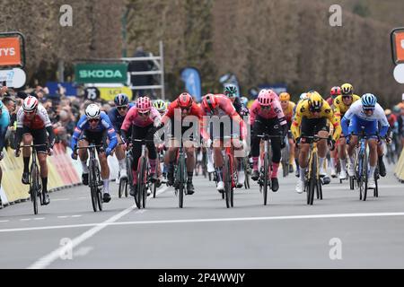 Deuxième étape de l'édition 81st de la course Paris-Nice de huit jours, de Bazainville à Fontainebleau (163,7 km) en France, lundi 06 mars 2023. BELGA PHOTO DAVID PINTENS Banque D'Images