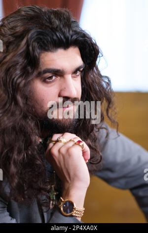Singer Israel Fernandez pose pour des photos lors de la présentation du Festival de musique universelle 2023 au Teatro Real de Madrid. (Photo par Atilano Garcia / SOPA Images / Sipa USA) Banque D'Images