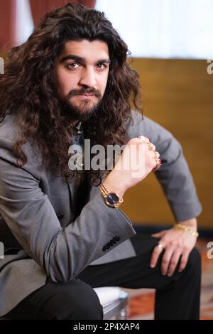 Singer Israel Fernandez pose pour des photos lors de la présentation du Festival de musique universelle 2023 au Teatro Real de Madrid. (Photo par Atilano Garcia / SOPA Images / Sipa USA) Banque D'Images