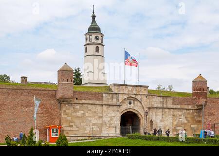 Belgrade, Serbie - 24 mai 2019 : la porte Sahat et la tour Sahat de la forteresse de Belgrade sur le parc Kalemegdan. Banque D'Images