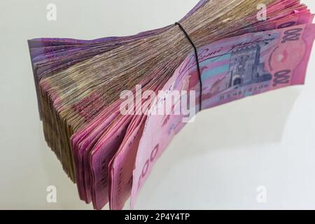 Lots de billets de banque hryvnia ukrainiens. Billets de banque hryvnia ukrainiens, grande quantité en paquets. Banque D'Images