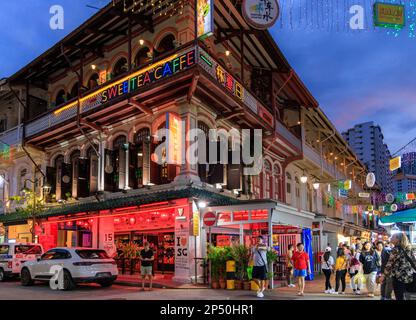 Sweettea Caffe et bar au coin de Trengganu Street et Temple Street, Chinatown, Singapour Banque D'Images