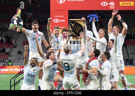 VANCOUVER, CANADA - 05 MARS : les hommes argentins célèbrent la médaille d’or lors de la série HSBC World Rugby Sevens 2023 au stade BC place de Vancouver, au Canada. (Photo par Tomaz Jr/PxImages) Banque D'Images