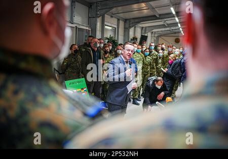 Rukla, Lituanie. 06th mars 2023. Boris Pistorius (SPD), ministre fédéral de la Défense, s'adresse aux soldats lors d'une visite au contingent allemand de déploiement de la présence avancée renforcée. L'Allemagne est à la tête du groupe de bataille en Lituanie. Credit: Kay Nietfeld/dpa/Alay Live News Banque D'Images