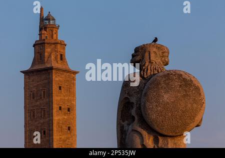 Breogan statue et tour d'Hercule, phare romain, ville de La Corogne, Galice, Espagne Banque D'Images