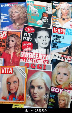Collection de magazines italiens avec la célèbre chanteuse pop italienne PATTY PRAVO en couverture , de 1966 à 1990 - MUSICA POP - MUSIQUE - copertine di giornali riviste - giornale rivista - cantante - camp - gay Icon - LGBT - collezione - collerzionismo --- Archivio GBB Banque D'Images