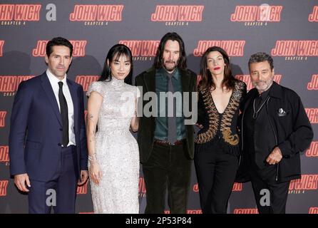 (De gauche à droite) Scott Adkins, Rina Sawayama, Keanu Reeves, Natalia Tena et Ian McShane assistent à la projection de gala de John Wick : chapitre 4, à Cineworld Leicester Square, Londres. Date de la photo: Lundi 6 mars 2023. Banque D'Images