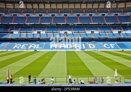 Les touristes, à Santiago Bernabeu Stadium. Madrid. L'Espagne. Banque D'Images