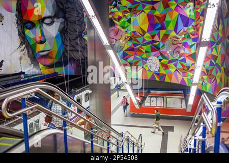 Métro, Paco de Lucia, la station murale graffiti par Roch333 et Okuda. Madrid, Espagne Banque D'Images