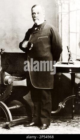 1885 , Paris , France : Le célèbre scientifique français, chimicien et microbiologiste LOUIS PASTEUR ( 1822 - 1895 ) - SCIENZIATO - portrait - ritrato - barbe - barba - collier - colletto - ANTIRABBICA - PASTEURISATION - VACCINATION - PASTORIZAZIONE - VACCINAZIONE - fondorate - MICROBIOLOGIA - MONOMEY- MICROBIOLOGIE -- Archivio GBB Banque D'Images