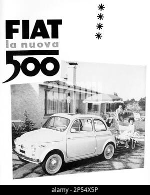 1958 , Italie : l'industrie automobile italienne FIAT ( F.I.A.T. frabbrica Italiana Automobili Torino ) publicité pour le nouveau modèle réussi 500 FIAT - GIANNI AGNELLI - automobile - automobili - voitures - anni 50 - '50 - 50 - utilitaria - industria - à --- Archivio GBB Banque D'Images