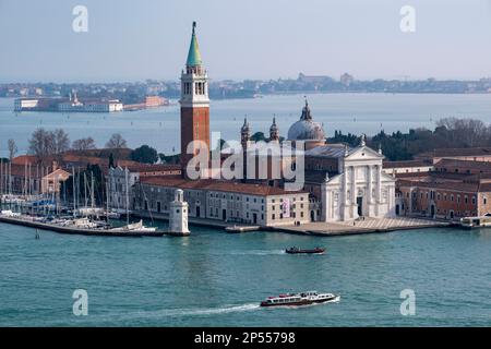 La basilique de Giorgio Maggiore sur l'Isola di Giorgio Maggiore vue du Campanile de San Marco, Venise, italie. Banque D'Images