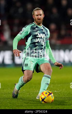 Tim Ream de Fulham en action lors du match de la première Ligue au Gtech Community Stadium, à Londres. Date de la photo: Lundi 6 mars 2023. Banque D'Images