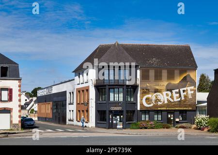 Carhaix-Plouguer, France - 13 août 2021: La brasserie Coreff, anciennement Brasserie des deux Rivières, était jusqu'en janvier 2005, située à Morlaix, Banque D'Images